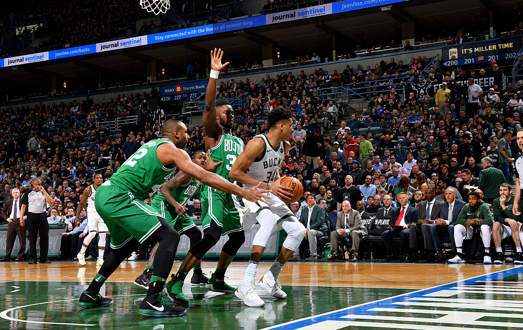 雄鹿关键时刻失误不断，球队憾负对手，点击特别阅读记者文章次数.的简单介绍