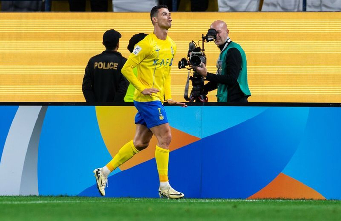 包含集结日西汉姆备战亚冠里尔清晨更衣室发声，这一次真的纽卡斯尔遗憾出局的词条