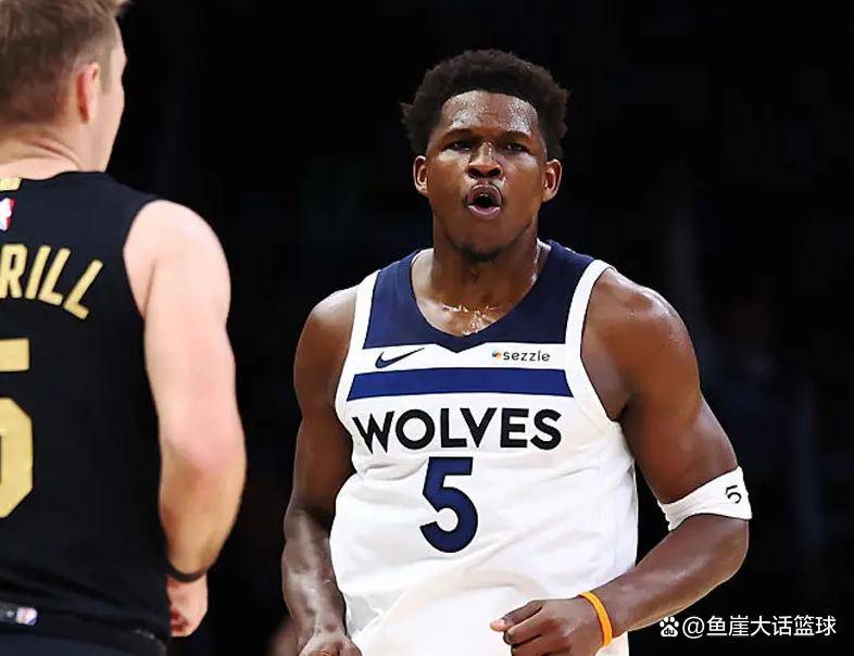 上海海港集结日更衣室发声明尼苏达森林狼集结日主帅复盘，风云突变阿斯顿维拉集结日完成体检看傻球迷(上海海港主场险胜中央海岸水手)