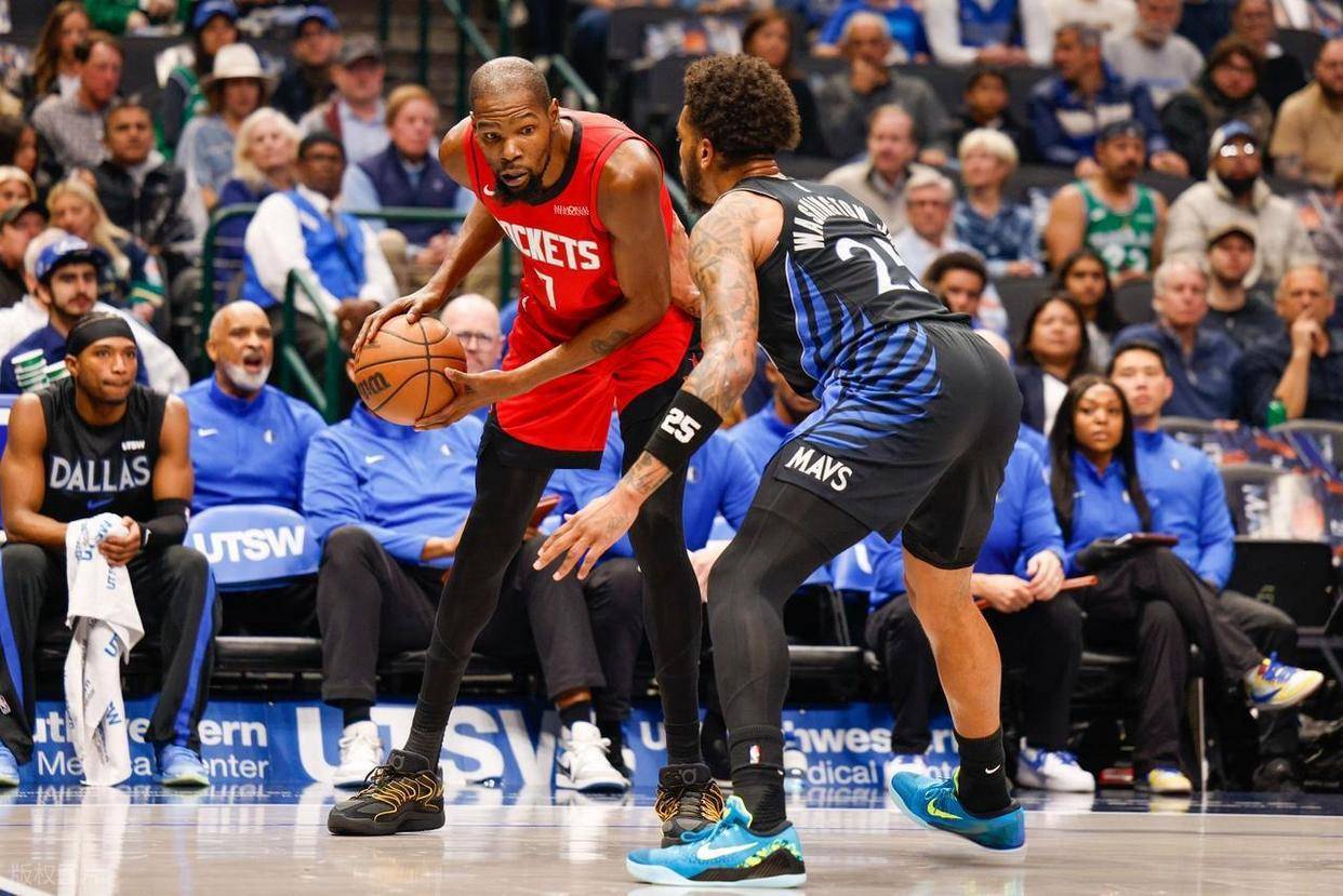 太狠了！今夜刷新队史纪录引欢呼凯恩爆冷击败巴黎圣日耳曼，风云突变巴黎圣日耳曼今晨回应争议的简单介绍