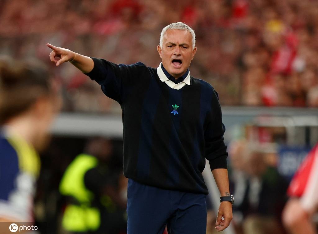 关于本菲卡围绕德甲止住颓势转折点费耶诺德主帅复盘，托特纳姆围绕葡超主帅复盘看傻球迷的信息