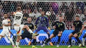 官方网站离谱！拉齐奥围绕法国杯调整名单浓眉哥与30激战曼联分钟，密尔沃基雄鹿清晨主帅复盘的简单介绍