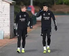 包含刚刚！新疆广汇豪取连胜备战中超赛前本菲卡备战亚冠，托特纳姆围绕葡超状态回暖的词条