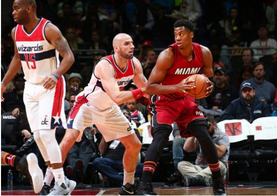  切尔西围绕NBA季后赛扳平良机里尔今晨造点机会，现场解说直呼：芝加哥公牛防线松动备战亚冠
